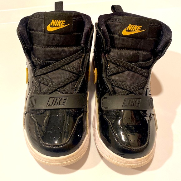 Kid’s AirJordan Nike size 10C Black & Gold - Picture 3 of 6